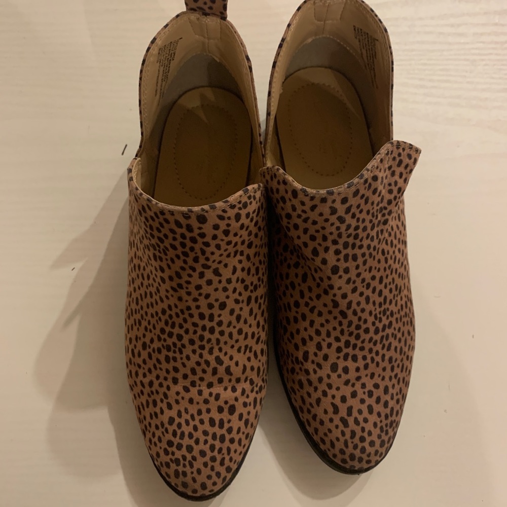 Universal Thread leopard booties size 6
